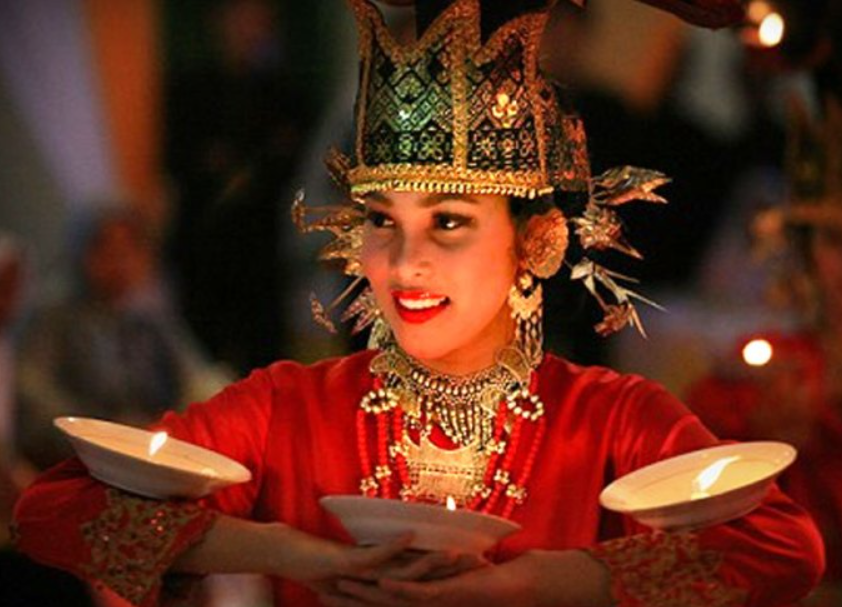 Tari Lilin Tarian Adat Sumatera Barat 